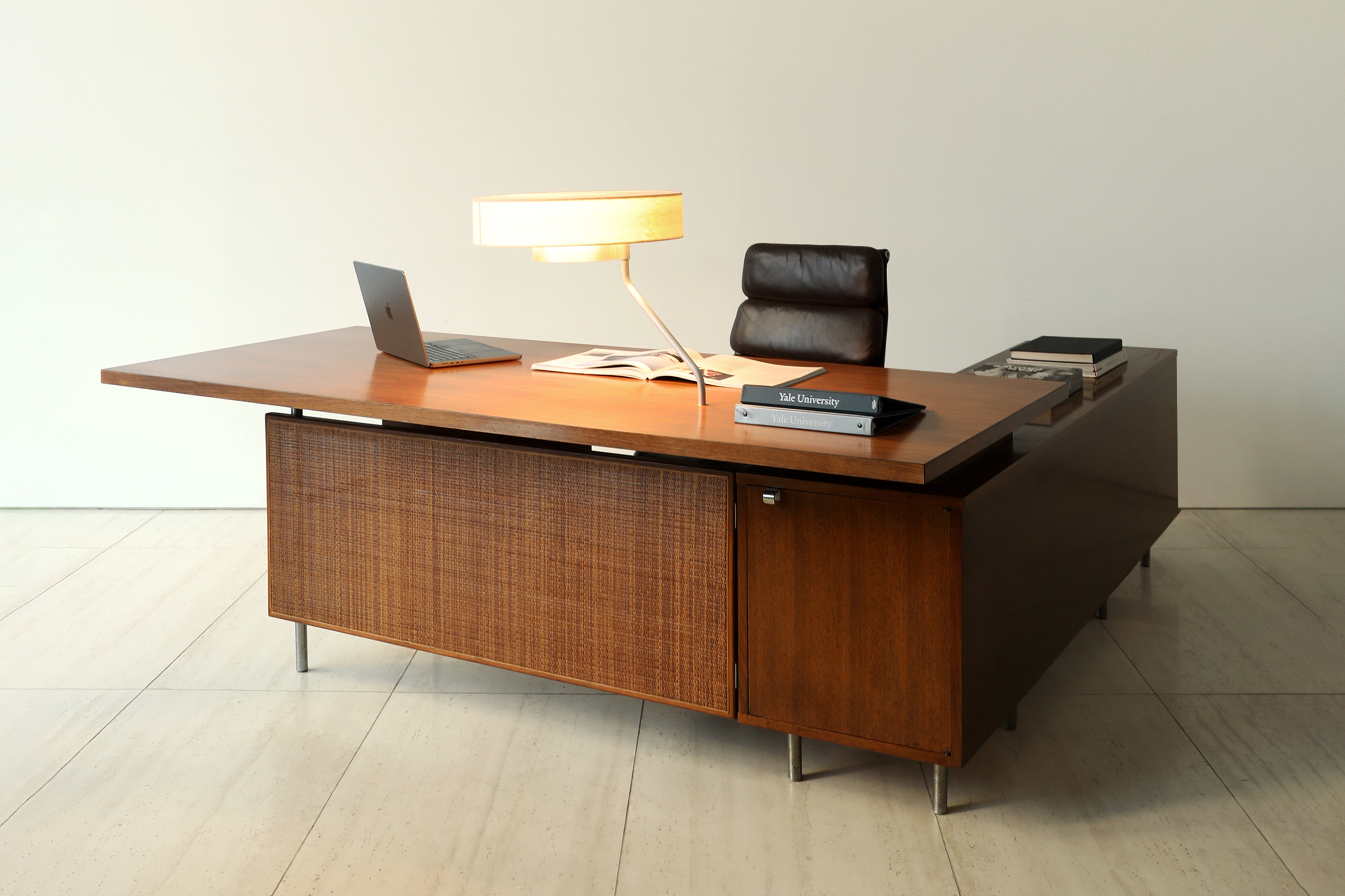 [Herman Miller] EOG L-Shape Desk with Lamp | AndersonC | AndersonC