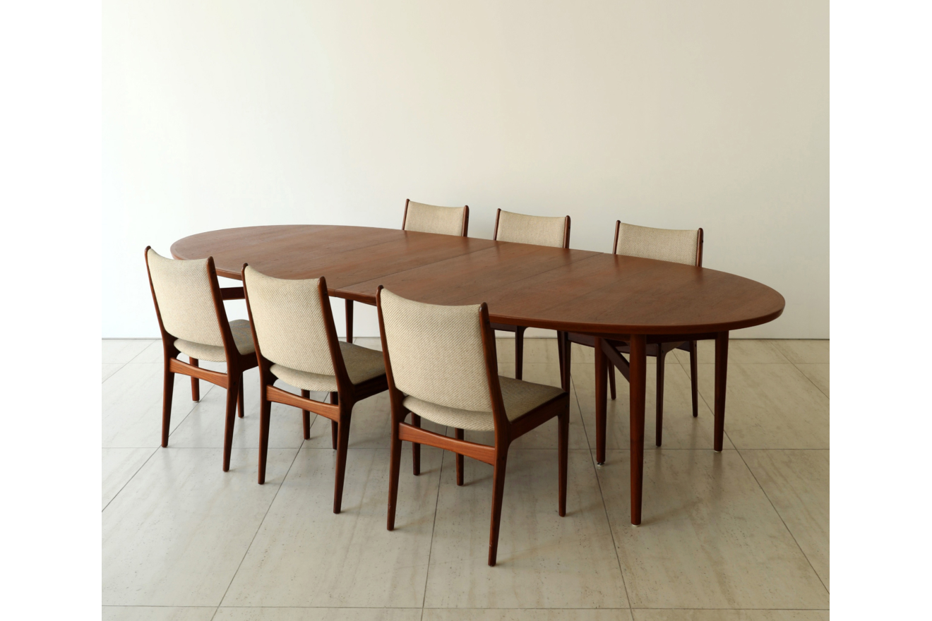 Model 212 Extension Dining Table | AndersonC | AndersonC